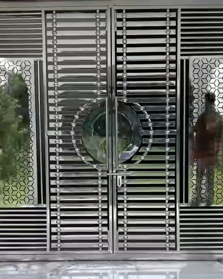 Medallion Centre Gate — Main Gates fabricated in Lucknow
